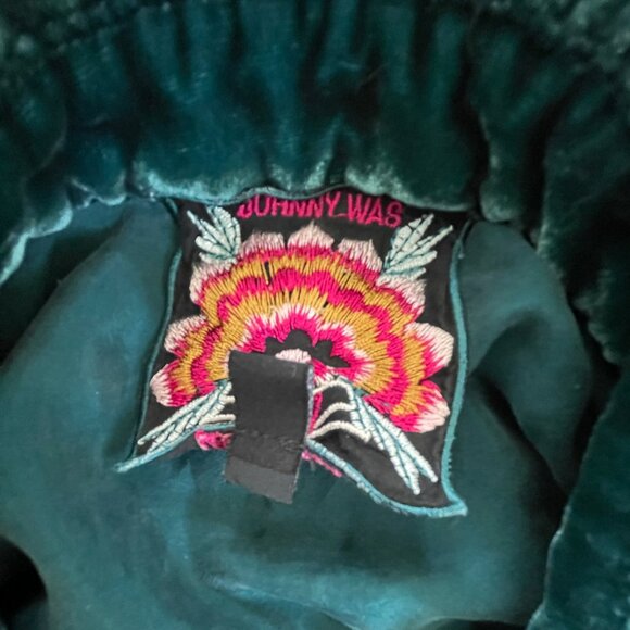 JOHNNY WAS Green Velvet Blouse/Floral Embroidery; Small; Pit to Pit: 20.5" NWOT! - Picture 5 of 10